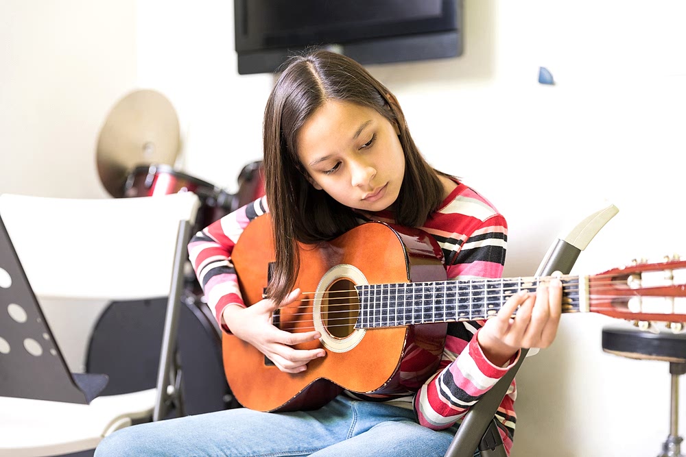 Cocuk Gitar Kurslari 4