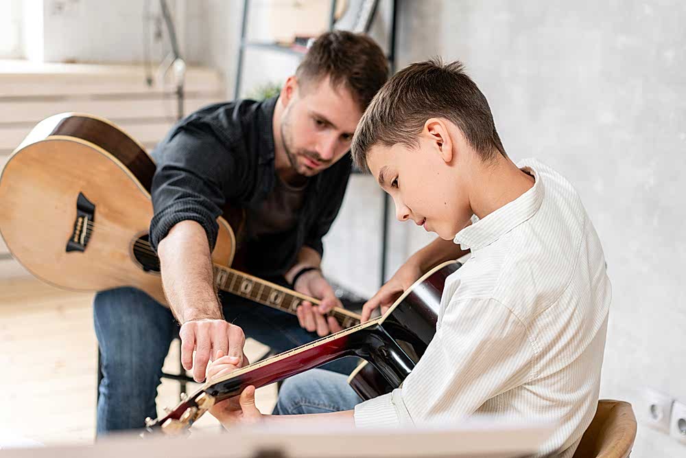 Istanbul Cocuk Gitar Kurslari 1